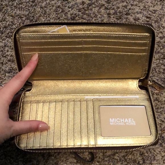 Brand new Micheal kors large wristlet! - Picture 2 of 4